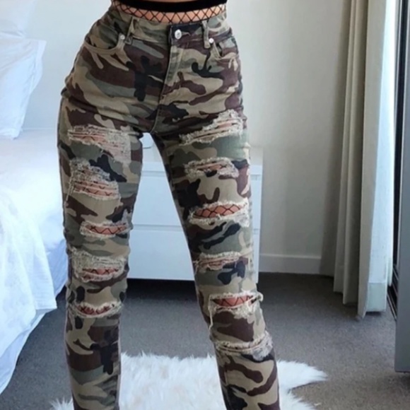 Camouflage Distressed Skinny Jeans - Picture 10 of 10